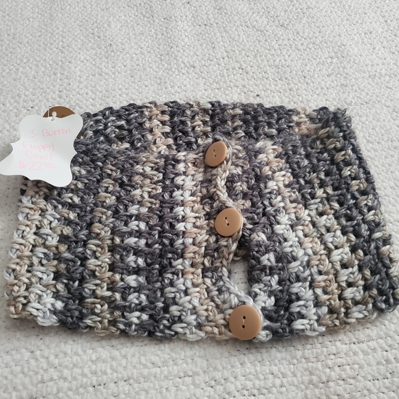 Hand crocheted cowl - Picture 1 of 1